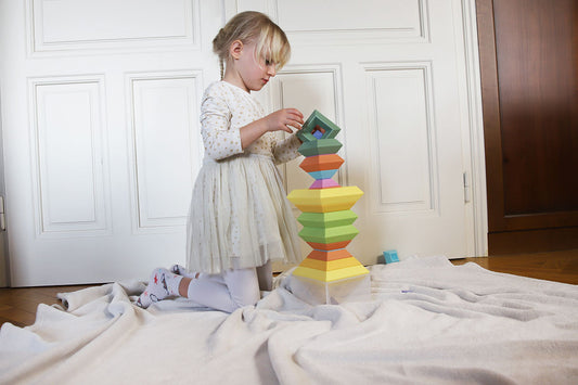 GOWI - Regenbogen Pyramide mit Vorlagekarten GOWI® GOWI GmbH, Wertheimweg 12, 8630 Mariazell, Österreich; office@gowi.at