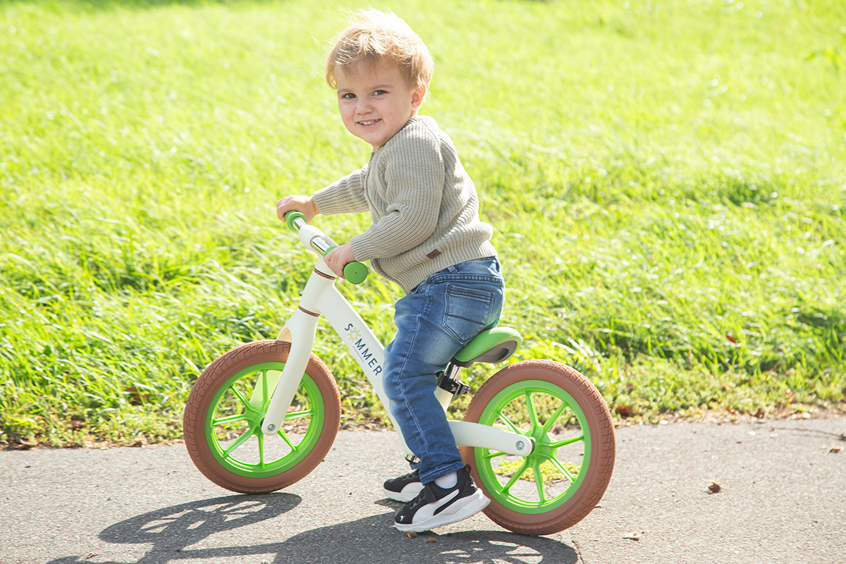 vélo d'équilibre d'été