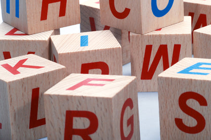 Zallalla & Buchstala - Holzwürfel CHiLA GmbH ...einfach gutes Spielzeug! Kopernikusstraße 1, 74670 Forchtenberg, E-Mail: info@chila.de