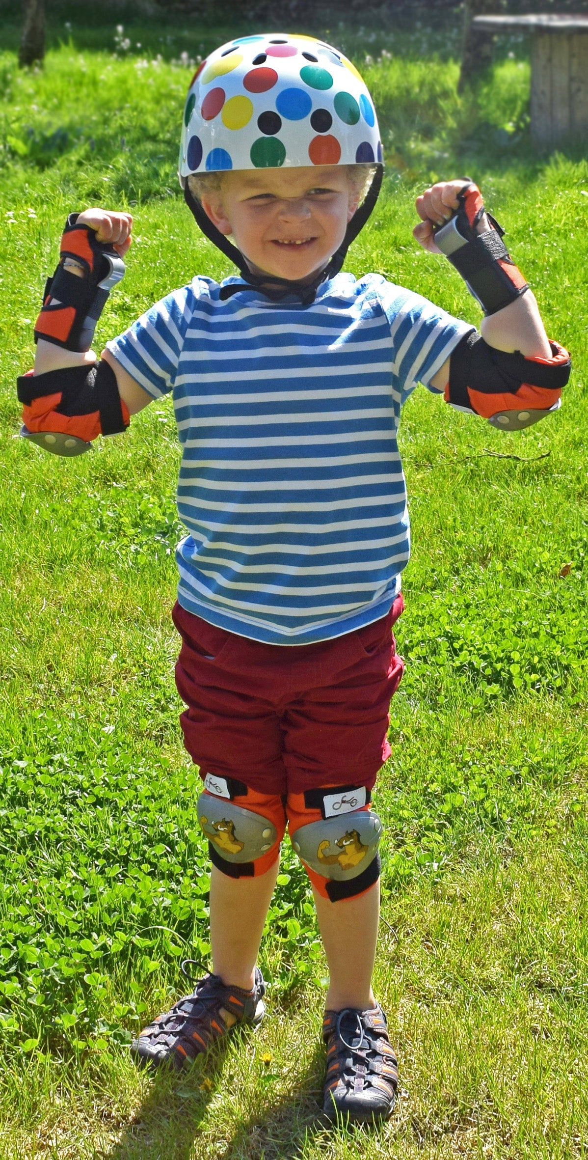 Kinderhelm - Smiley SommerMobil BLS GmbH, Kopernikusstraße 1, 74670 Forchtenberg; Kontakt: mail@bls.de