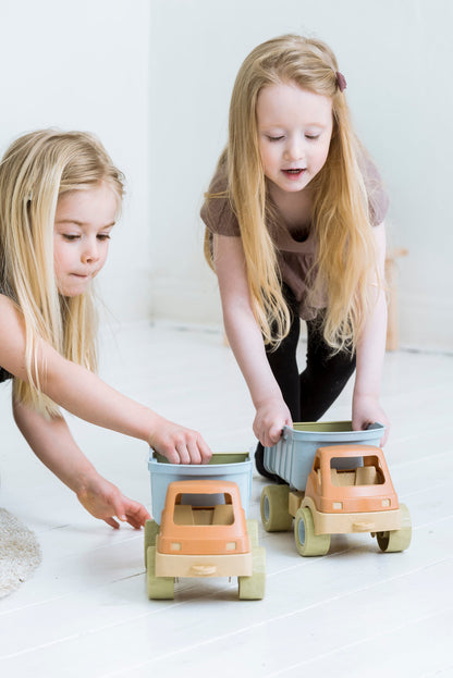 Dantoy - BIO Muldenkipper CHiLA GmbH ...einfach gutes Spielzeug! Kopernikusstraße 1, 74670 Forchtenberg, E-Mail: info@chila.de