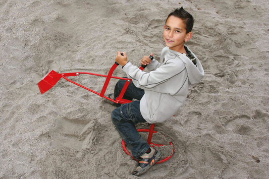 Ensemble pelle à sable géante et casque de chantier 